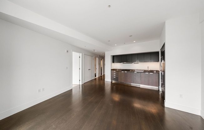 2 beds, 1.5 baths, 1,035 sqft, $5,500, Unit 19H