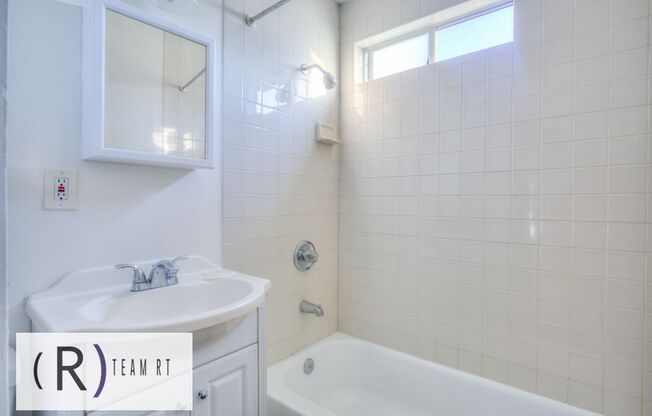 2 beds, 1 bath, $2,400, Unit B