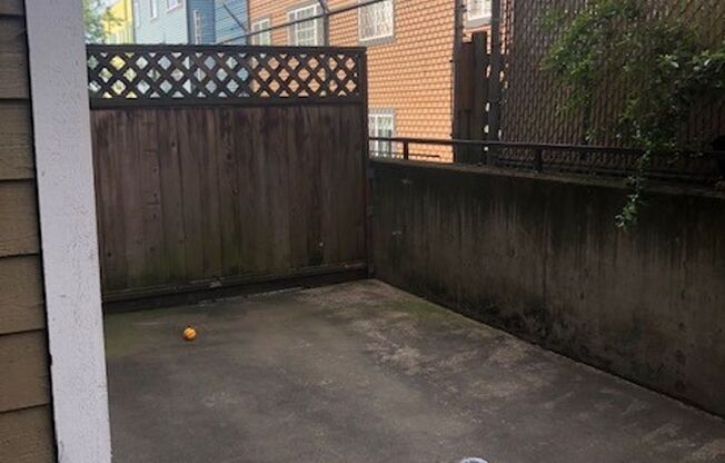 2 beds, 1 bath, 687 sqft, $2,095, Unit B104