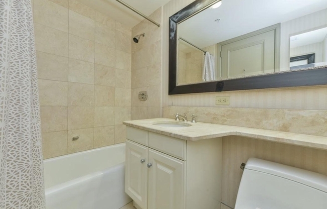 1 bed, 1 bath, 843 sqft, $4,300, Unit 810