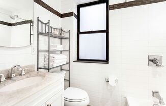 429 W 24 ST
