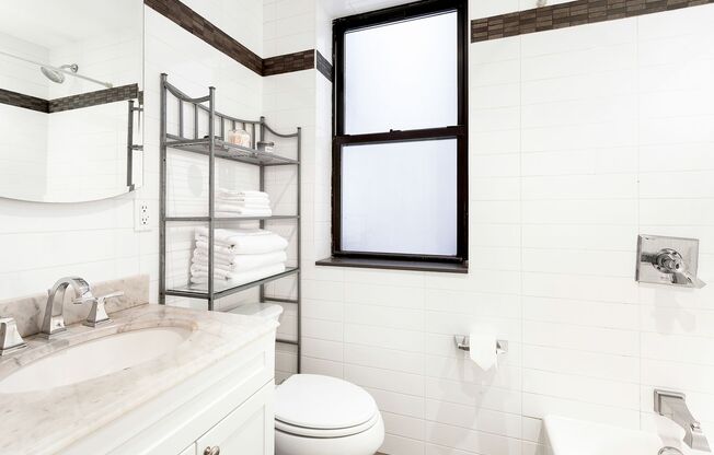 429 W 24 ST