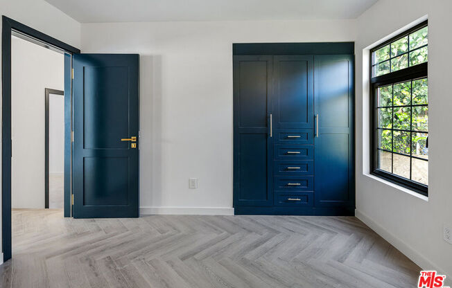 7320 1/2 9 AVE