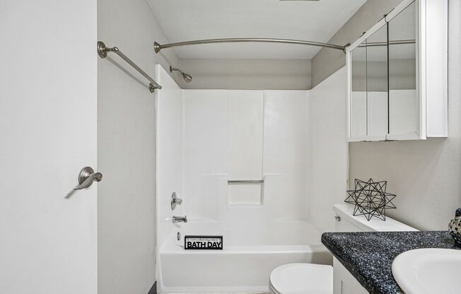 2 beds, 2 baths, 976 sqft, $1,448, Unit 5F