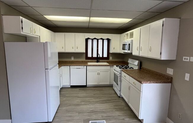 4 Bed 2 Bath in Wausau! Deposit Special : half off deposit with a signed lease!