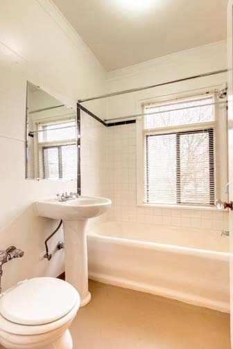 Studio, 1 bath, 425 sqft, $1,275, Unit 212