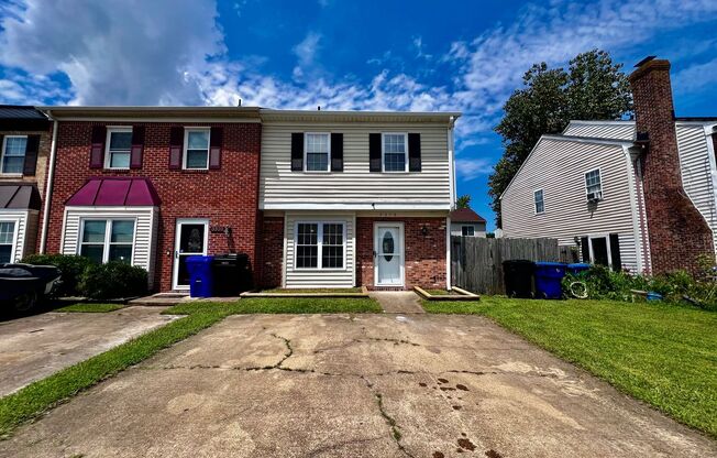 Beautiful Corner Lot Townhome in the heart of Virginia Beach