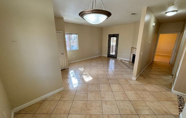 Gorgeous 1Bed/1Bath Condo located in Spanish Palms guard gated community!