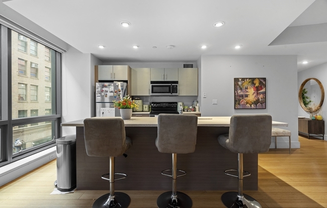 2 beds, 2 baths, 1,611 sqft, $7,000, Unit 3N