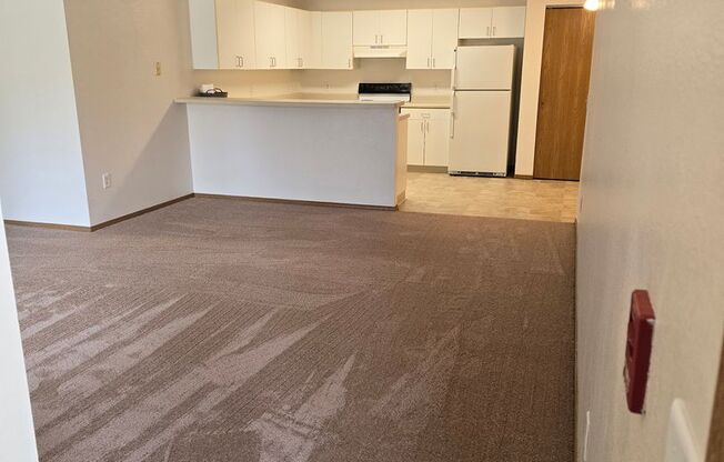 2 beds, 1 bath, 856 sqft, $1,259, Unit PL   7612