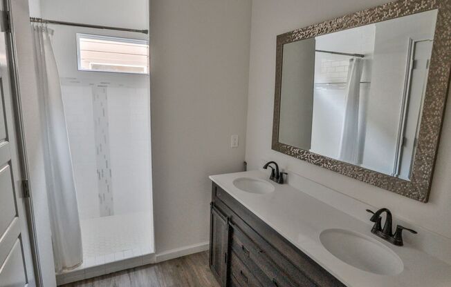 3 beds, 2.5 baths, $1,850, Unit Dakota st #102