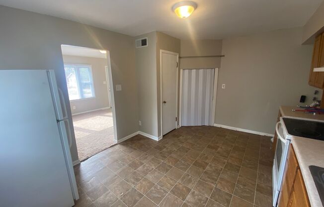 2 beds, 1 bath, $1,095