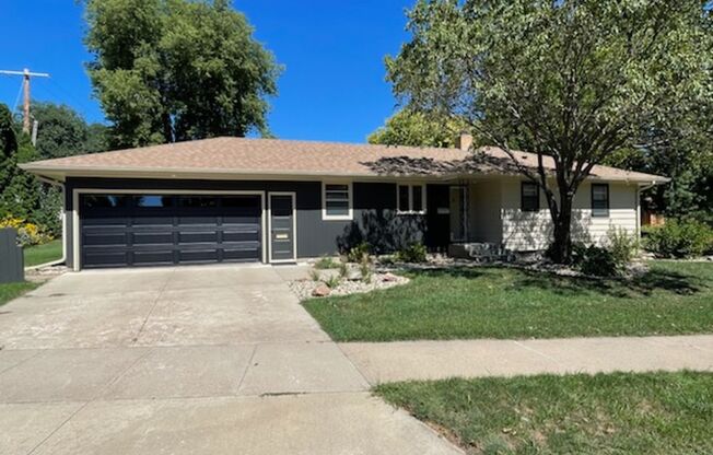 Remodeled 3 Bed 2 Bath Home Off Cliff and 26th