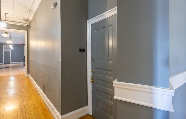 Studio, 1 bath, $899, Unit 3819 Jones St #206