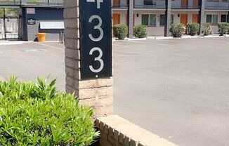 SUPER NICE LOWER REMODELED*1BD*1BA*HWFLS*GRANITE*PARKING*POOL*IN THE HEART OF TEMPE, AZ.