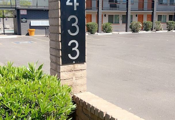 SUPER NICE LOWER REMODELED*1BD*1BA*HWFLS*GRANITE*PARKING*POOL*IN THE HEART OF TEMPE, AZ.