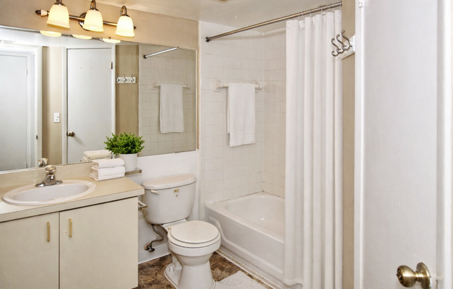 Nice 1 bed/ 1 bath second-floor condo at Lakewood Park Condominium