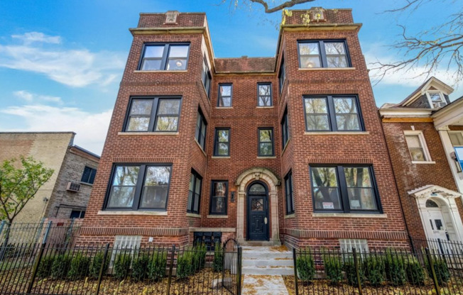 6357 N PAULINA