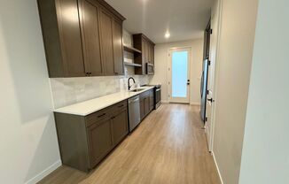 2 beds, 1.5 baths, 850 sqft, $1,995, Unit 5016