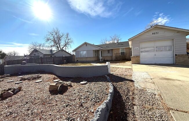 Adorable 3 bed/1.5 bath house with yard