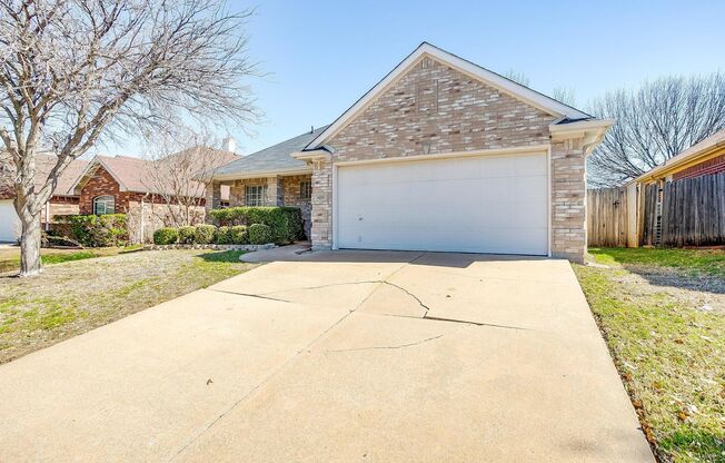 Beautiflly Furnished 3 bed, 2 Bath Home in Oakmont Meadows- 76132