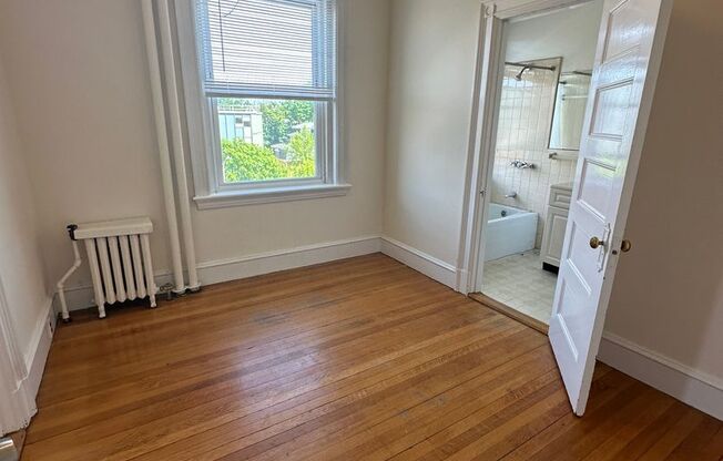 1 bed, 1 bath, 550 sqft, $2,400, Unit 44
