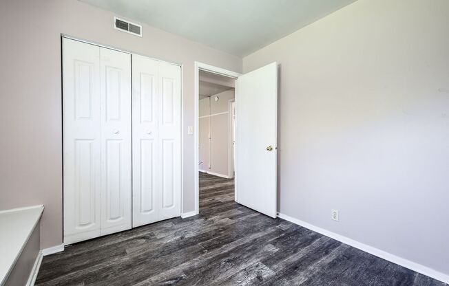 2 beds, 1 bath, 825 sqft, $959, Unit 3819 Jones St #104