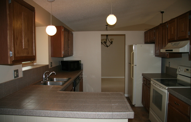 Lovely 4 bedroom home in Northeast Colorado Springs!