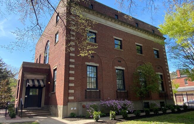 Beautifully Updated 2 Bedroom, Close to Campus!