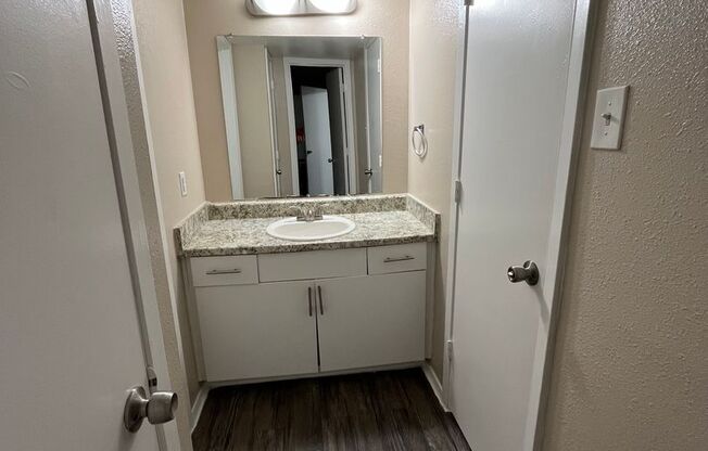2 beds, 1.5 baths, 1,018 sqft, $1,525, Unit 1055