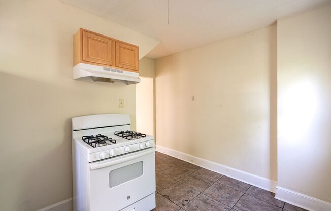 2 beds, 1 bath, $1,350, Unit 1417 N. 6th St.