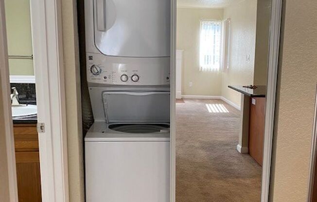 2 beds, 2 baths, 900 sqft, $2,015, Unit 156