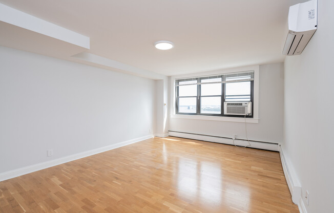 2 beds, 1 bath, 785 sqft, $3,750, Unit 18G