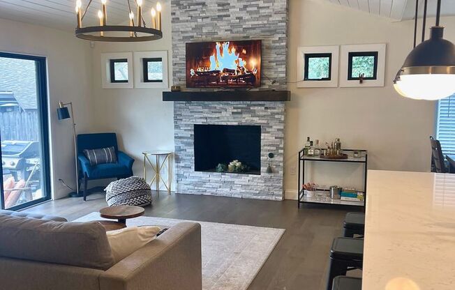 *** Near Domain * Stunning 4 Bedroom House * Fully Furnished * Designer Decorated * High End Luxury Finishes ***