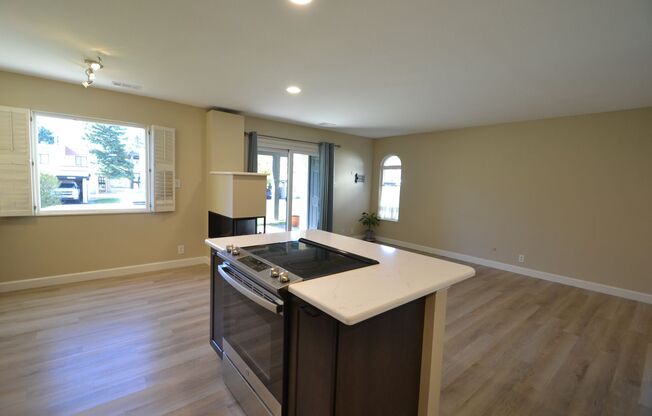 2 beds, 1 bath, $1,950, Unit # B