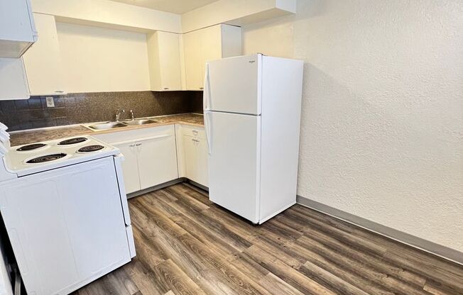 2 beds, 1 bath, $1,000, Unit 601 S. Division #17