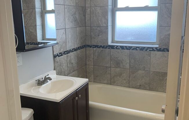 1 bed, 1 bath, $1,250, Unit 5554 #303
