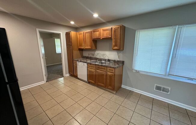 4 bd/2ba - 7717 E 110th St, Kansas City, MO 64134 -spacious home for rent - Ruskin Heights $1625