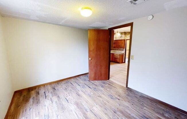 3 beds, 1 bath, $825