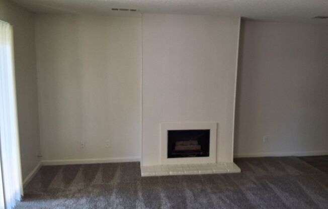 3 beds, 1 bath, 1,100 sqft, $1,645, Unit 1490-135