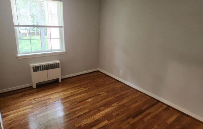 2 beds, 1 bath, 897 sqft, $2,335, Unit E-12