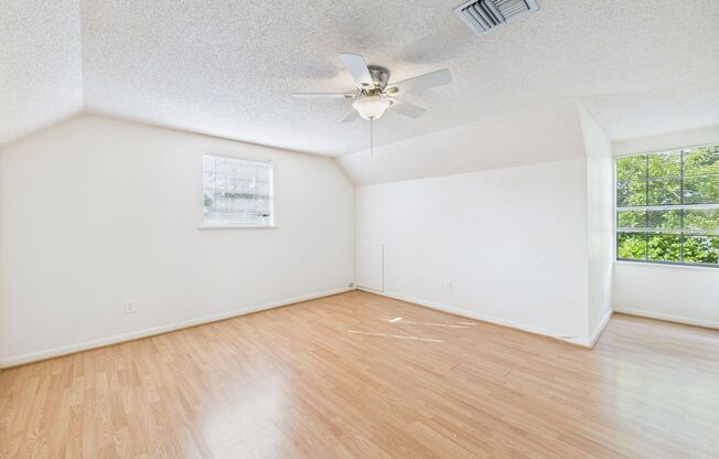 4 bed / 2 bath Nestled in the vibrant heart Lafayette, Louisiana