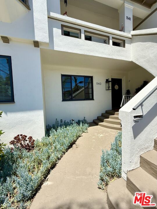 1143 S CLOVERDALE AVE