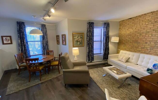 NEWLY RENOVATED APARTMENT IN HISTORIC ELLIOT PARK