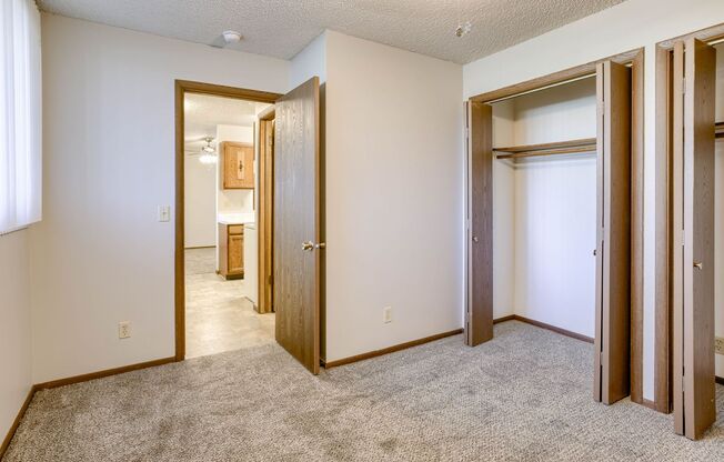 1 bed, 1 bath, 750 sqft, $750, Unit 5140 S 48th #15