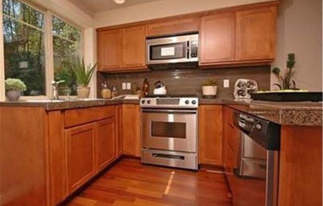 Beautiful townhouse 3 beds 2.5 baths.