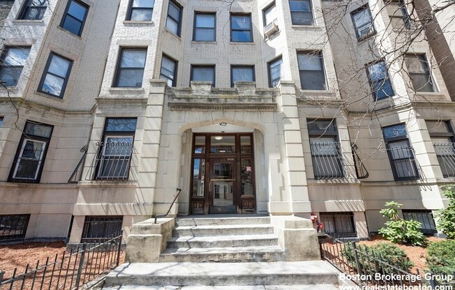 2 beds, 1 bath, $3,550, Unit 11