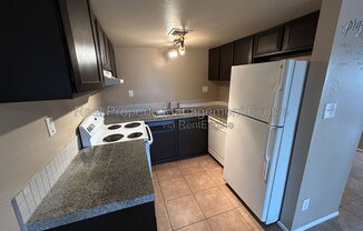 2 beds, 1 bath, 957 sqft, $999, Unit A