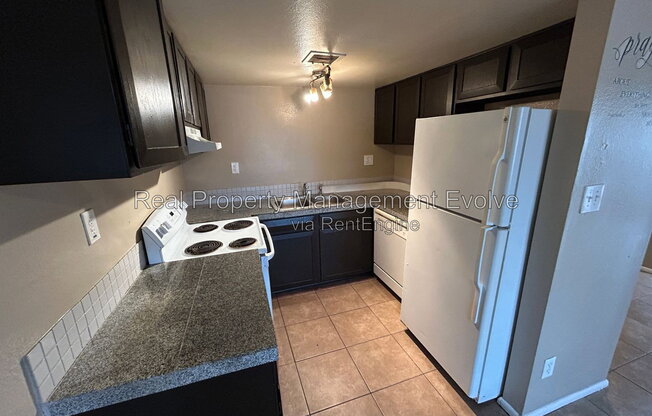 2 beds, 1 bath, 957 sqft, $999, Unit A