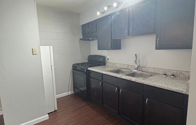 Studio, 1 bath, $795, Unit 22